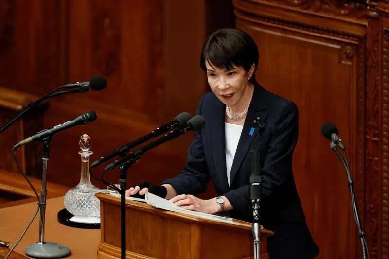 Premiê do Japão reformula gabinete e acelera gastos